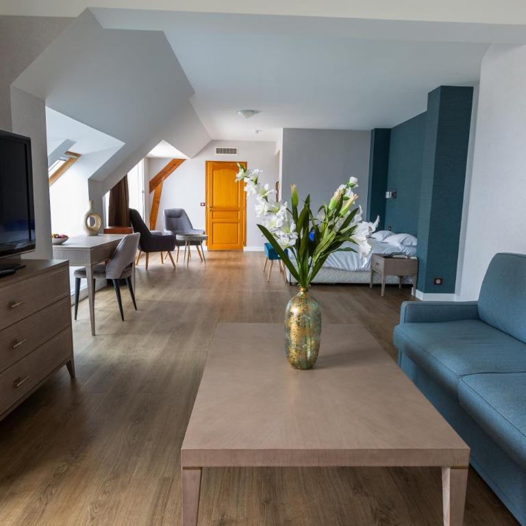 Le Diana Hôtel & Spa - Suite Junior avec Vue Latérale sur la Mer - 4