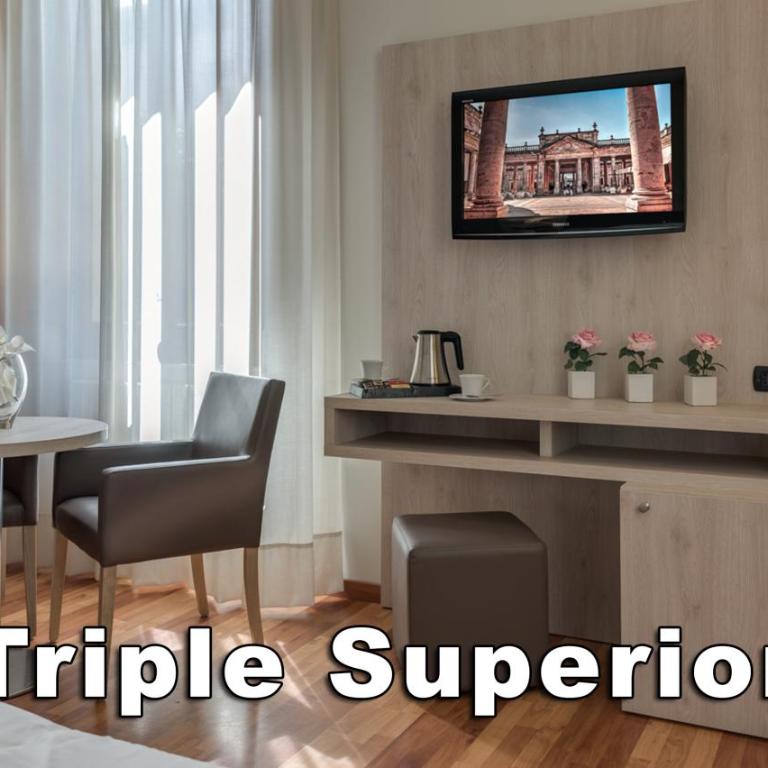 Hotel Boston - Camera Tripla Superior - 5