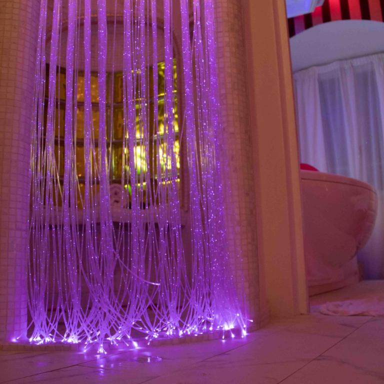 Erossuite GuestHouse - Zimmer mit Queensize-Bett und Whirlpool-Badewanne - 19