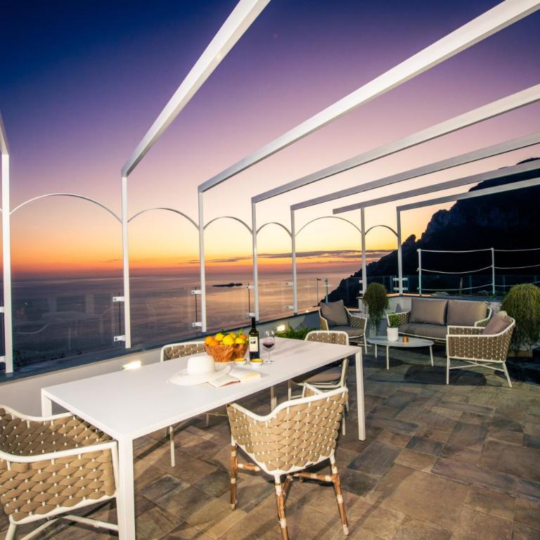 VILLA LA TAGLIATA spectacular jacuzzi tub amazing view and private parking garage - Two-Bedroom House - 21