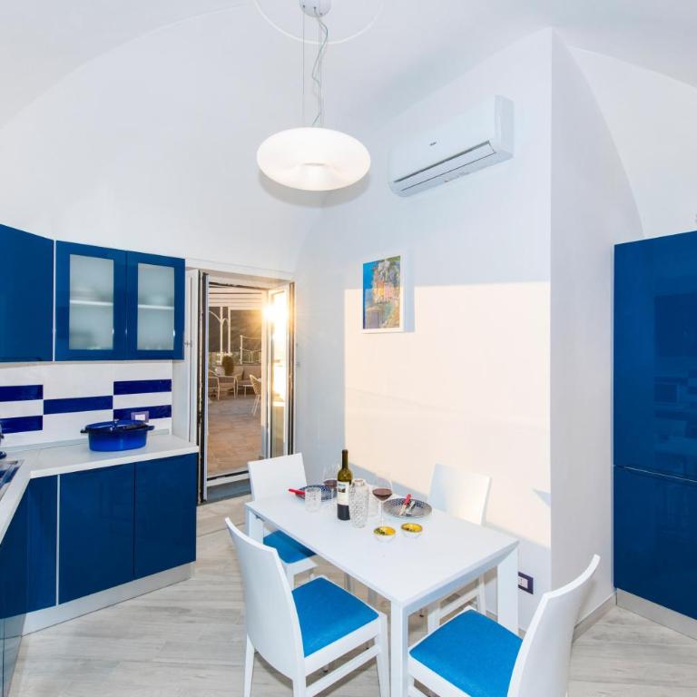 VILLA LA TAGLIATA spectacular jacuzzi tub amazing view and private parking garage - Two-Bedroom House - 27
