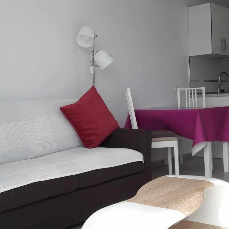 ** LOS GRACIOSEROS ** Sol y Piscina - Two-Bedroom Apartment - 10