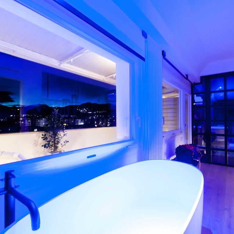 Miceli Exclusive Suite - Queen Room with Spa Bath - 8