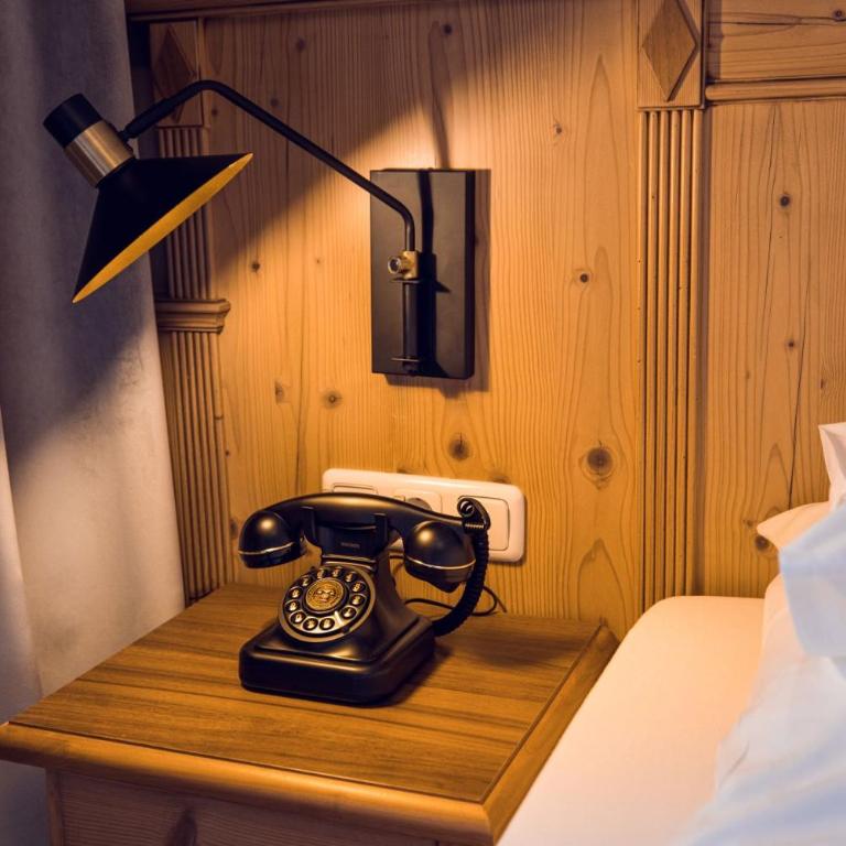 Alpine Hideaway ZILLERTALERHOF - 4 Sterne Superior - Deluxe Doppelzimmer - 3
