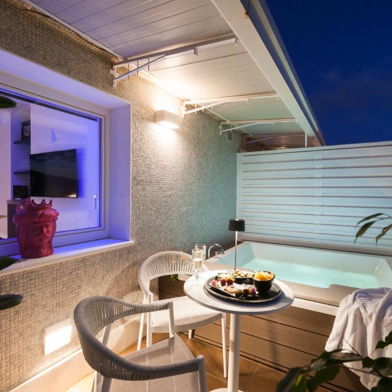 Miceli Exclusive Suite - Queen Room with Spa Bath - 7