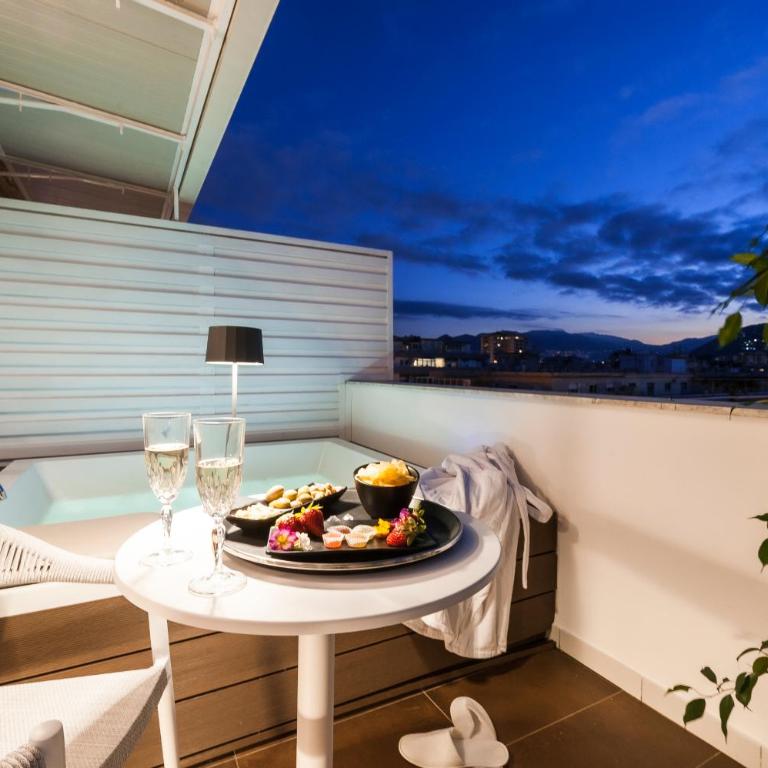 Miceli Exclusive Suite - Queen Room with Spa Bath - 6