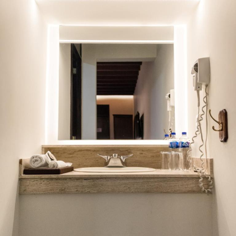 Hotel Boutique Naura Centro - Habitación Doble Estándar con 2 camas dobles - 3