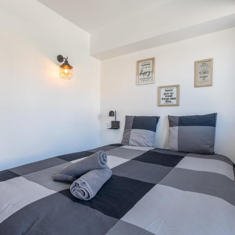 LB Vacation Rentals I Cannes Center, Renovated Apartment with Balcony, Ideal for Holidays or Congress! - Apartment - 22