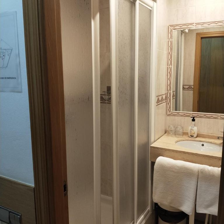 Hostal Maria Ronda - Standard Twin Room - 1