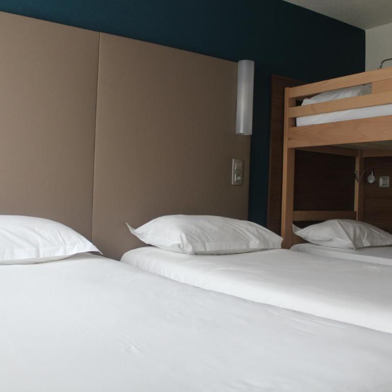 Campanile Millau - Family Room with Three Single Beds and One Bunk Bed - 8