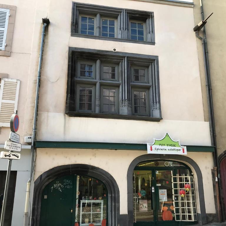 3 chambres en lit double, 6 personnes, dans appartement entièrement rénové, 70 m2 , WIFI,Climatisation, très calme , tout équipé,lit bébé - Appartement 3 Chambres - 2