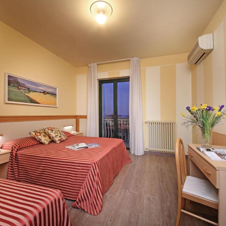 Hotel Panoramica - Camera Tripla Comfort - 2