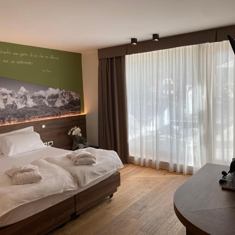 Dolomeet Boutique Hotel - Deluxe Double or Twin Room with Terrace - 9
