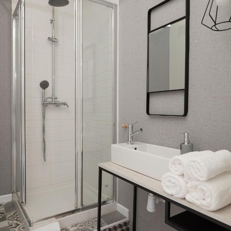 Vestal Suites Classic Adults Only - Double Room with Private Bathroom - 3