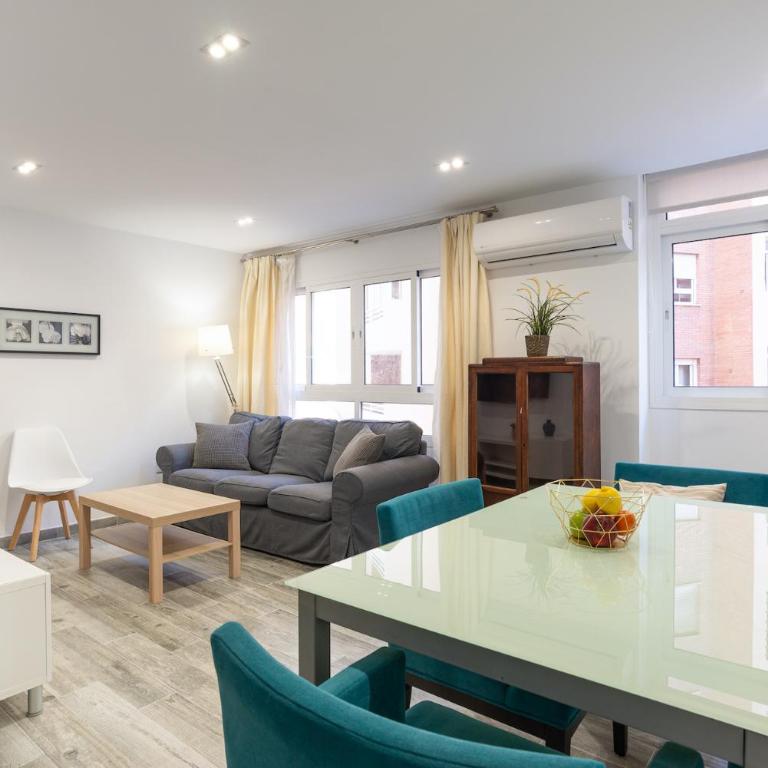 Faro, bonito apartamento en la Malagueta - Three-Bedroom Apartment - 44