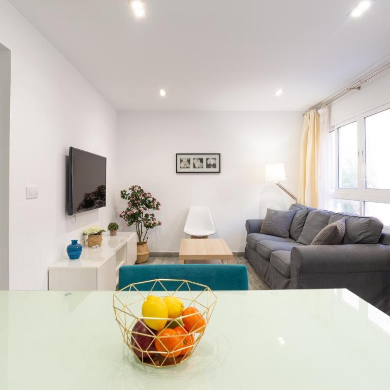 Faro, bonito apartamento en la Malagueta - Three-Bedroom Apartment - 40