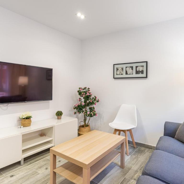 Faro, bonito apartamento en la Malagueta - Three-Bedroom Apartment - 38