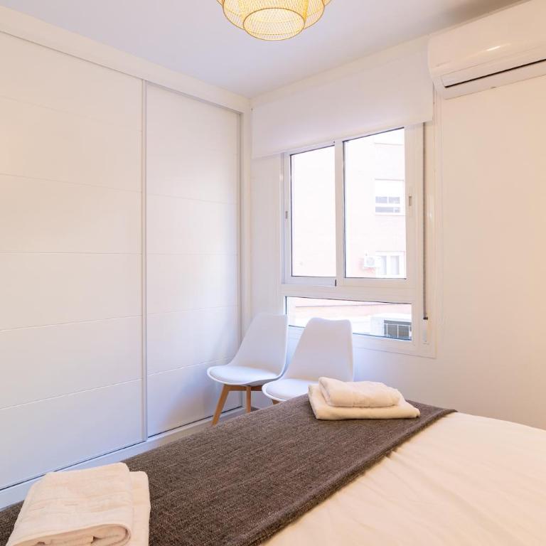 Faro, bonito apartamento en la Malagueta - Three-Bedroom Apartment - 9