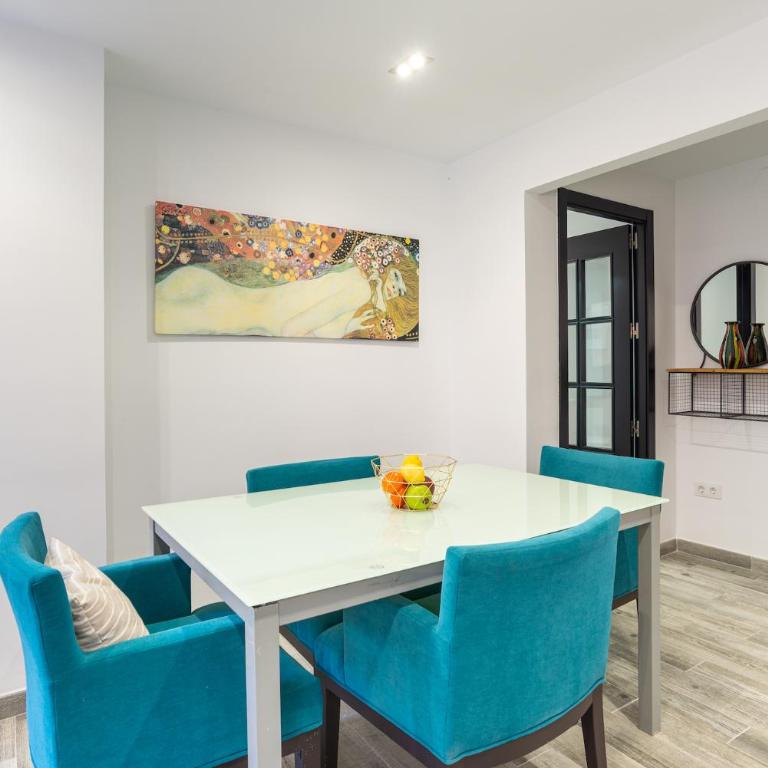 Faro, bonito apartamento en la Malagueta - Three-Bedroom Apartment - 12