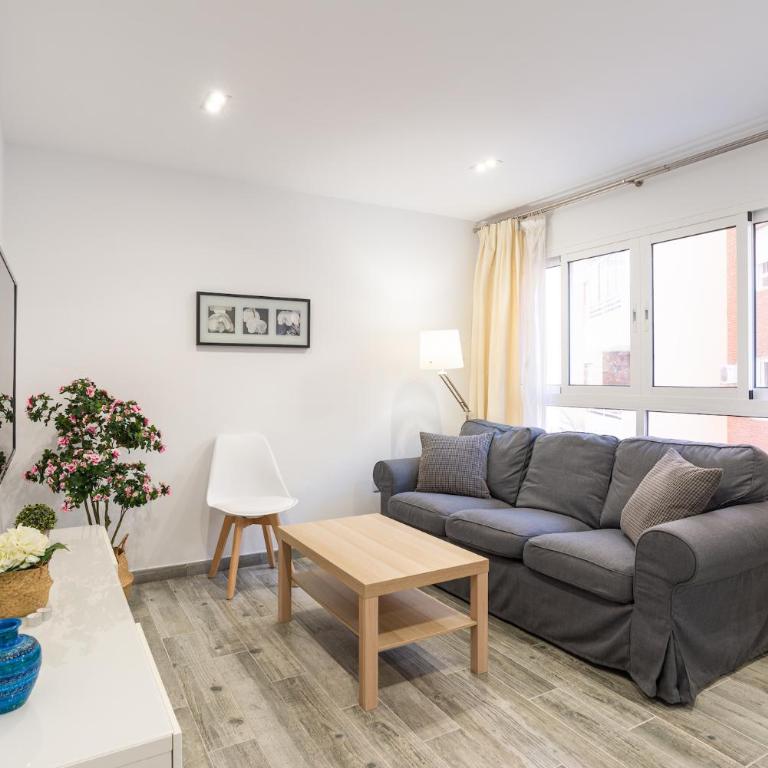 Faro, bonito apartamento en la Malagueta - Three-Bedroom Apartment - 1