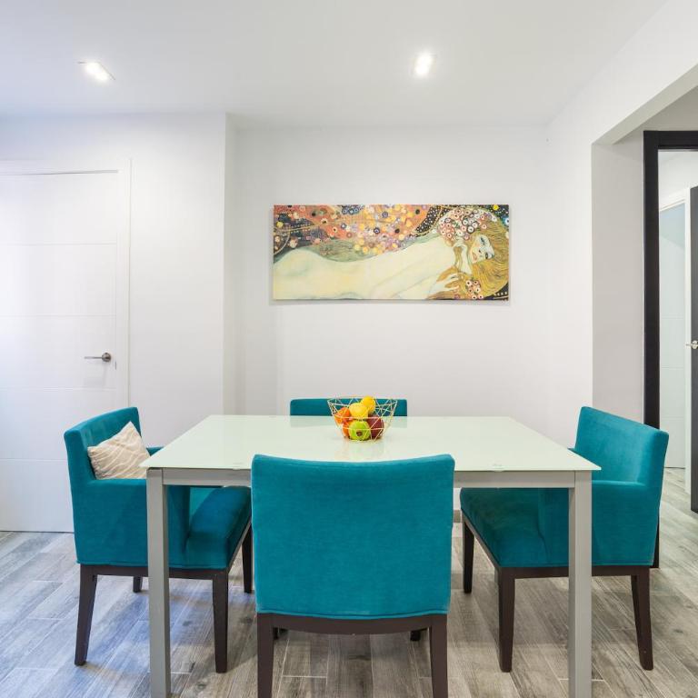 Faro, bonito apartamento en la Malagueta - Three-Bedroom Apartment - 26