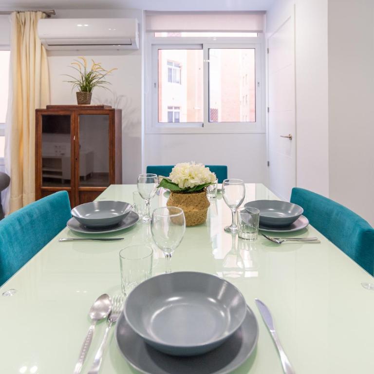 Faro, bonito apartamento en la Malagueta - Three-Bedroom Apartment - 25