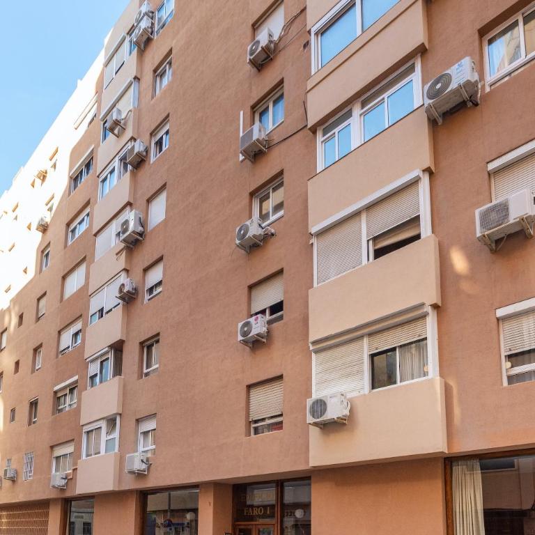 Faro, bonito apartamento en la Malagueta - Three-Bedroom Apartment - 54