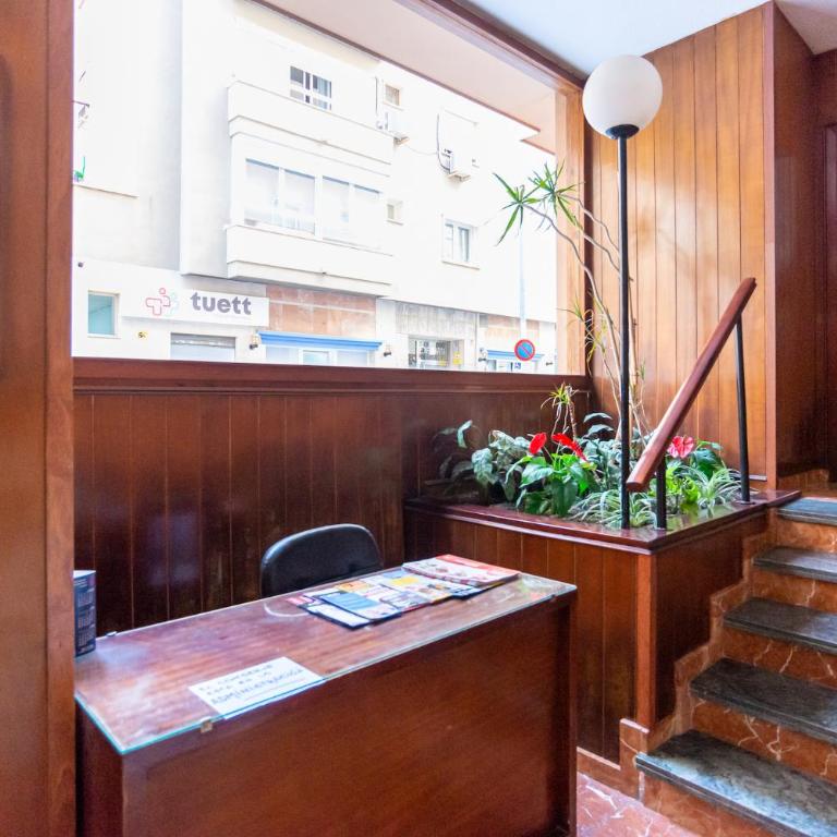Faro, bonito apartamento en la Malagueta - Three-Bedroom Apartment - 50