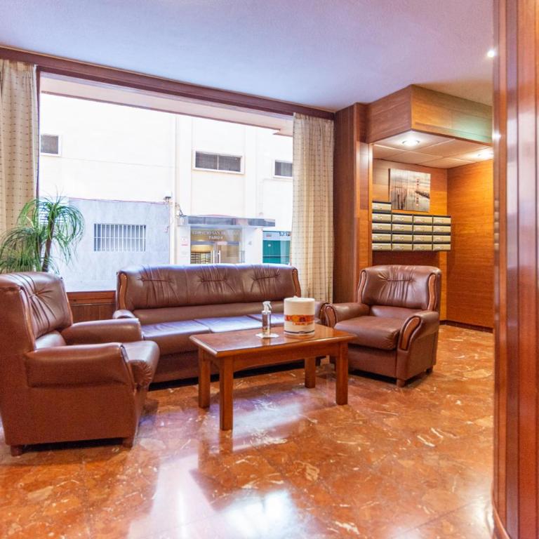 Faro, bonito apartamento en la Malagueta - Three-Bedroom Apartment - 48