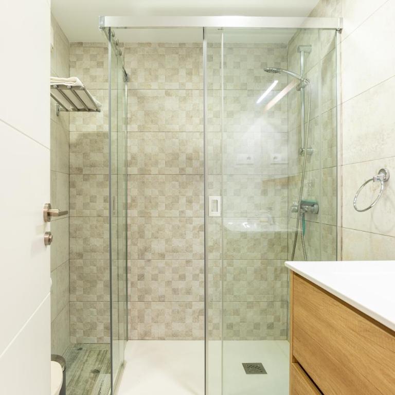 Faro, bonito apartamento en la Malagueta - Three-Bedroom Apartment - 20