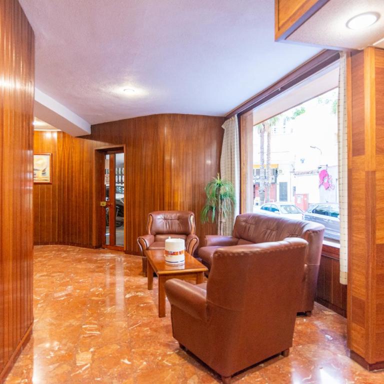 Faro, bonito apartamento en la Malagueta - Three-Bedroom Apartment - 51