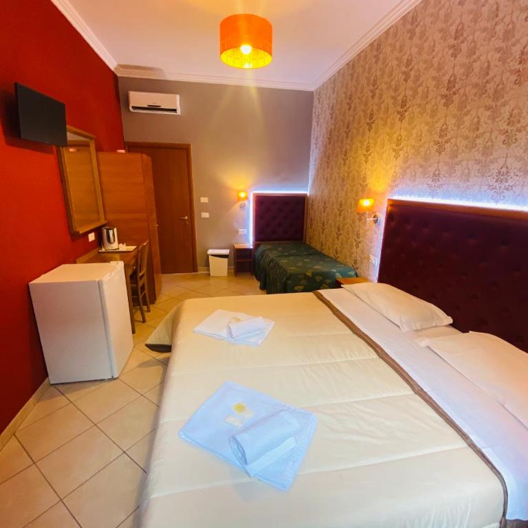 A&C Much More II - Triple Room with Bathroom - 37