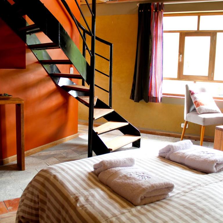 Fleur Lodge - Family Room with Mountain View - 2