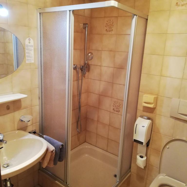Gästehaus Wilhelmshof - Doppelzimmer mit Balkon - 1