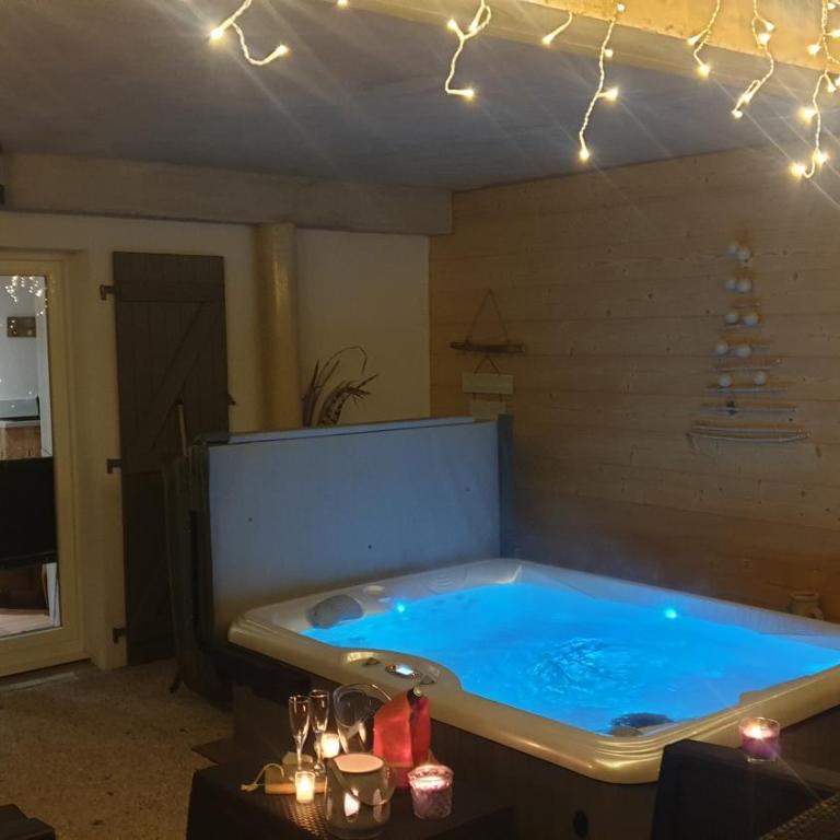 AU NID COSY D'ISA A GERARDMER VOSGES - Spas privatifs - Chambre Double avec Terrasse et Jacuzzi Privé - 12