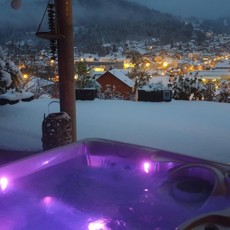 AU NID COSY D'ISA A GERARDMER VOSGES - Spas privatifs - Chambre Double avec Terrasse et Jacuzzi Privé - 6
