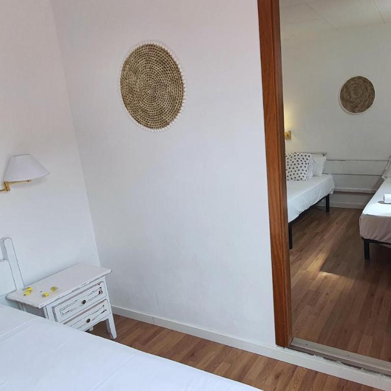 Hotel Mireia - Habitación Familiar con terraza - 11