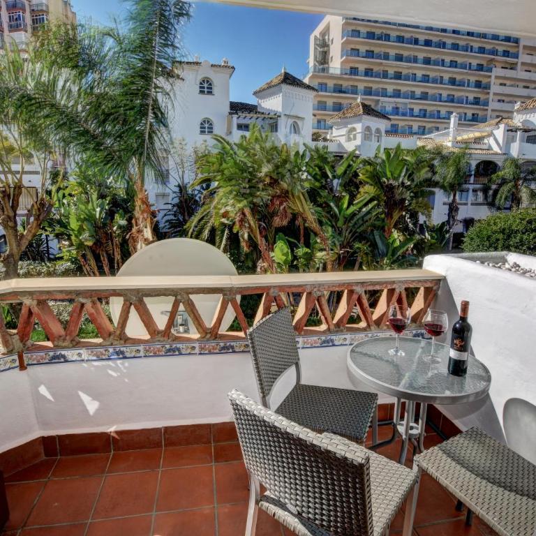 TIMON II, Luxury 3 bedroom Beachside Apartment - Vacation Home - 6