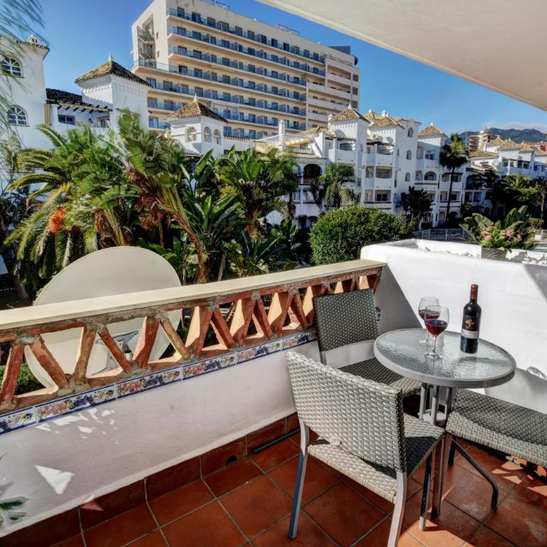 TIMON II, Luxury 3 bedroom Beachside Apartment - Vacation Home - 4