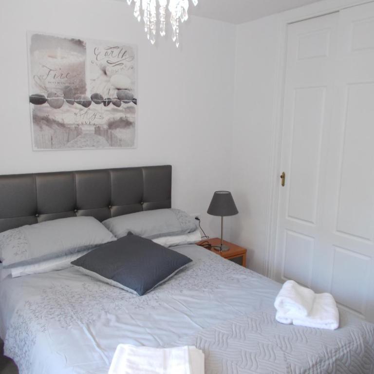 TIMON II, Luxury 3 bedroom Beachside Apartment - Vacation Home - 10