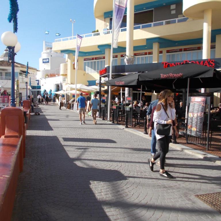 TIMON II, Luxury 3 bedroom Beachside Apartment - Vacation Home - 47