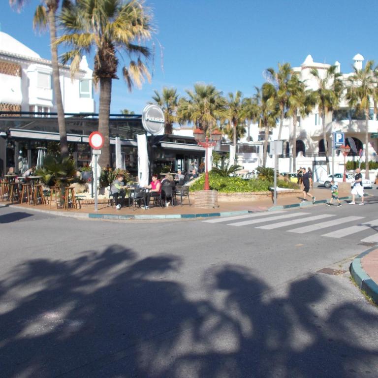 TIMON II, Luxury 3 bedroom Beachside Apartment - Vacation Home - 49