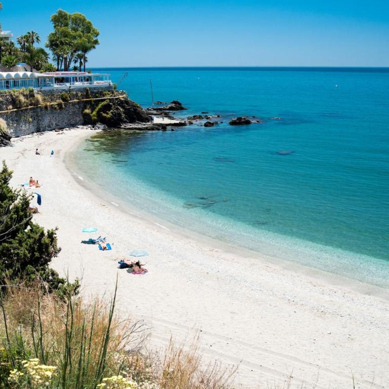 TIMON II, Luxury 3 bedroom Beachside Apartment - Vacation Home - 39
