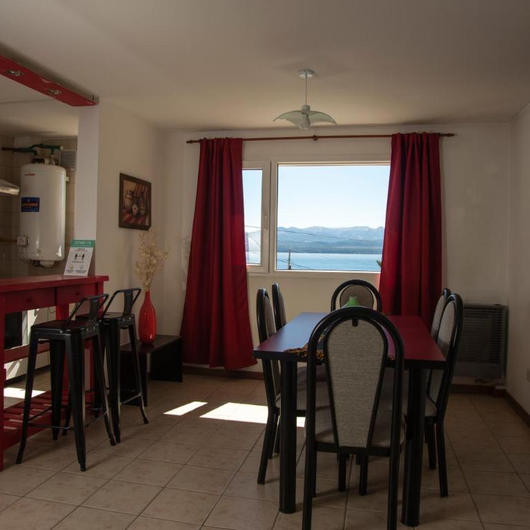 DEPARTAMENTO CÉNTRICO CON VISTA AL LAGO - Apartamento de 2 dormitorios - 3