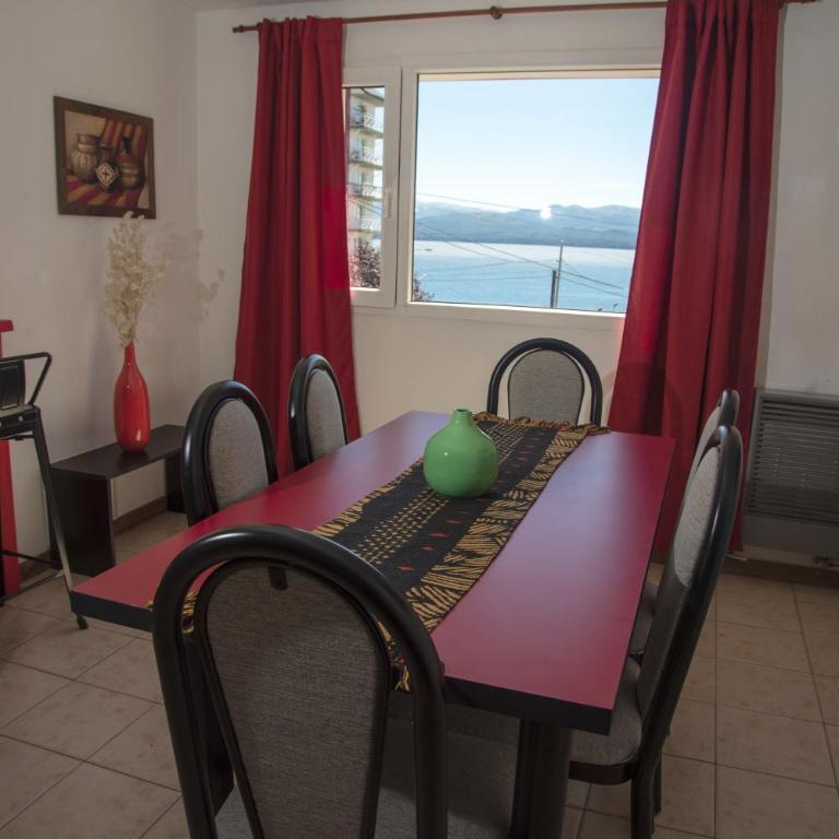 DEPARTAMENTO CÉNTRICO CON VISTA AL LAGO - Apartamento de 2 dormitorios - 5
