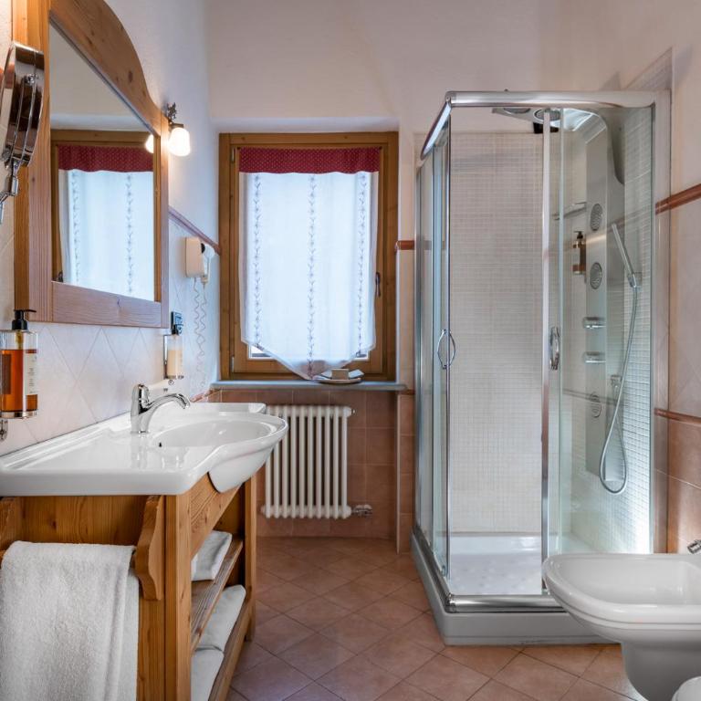 Locanda Bellevue - Camera Matrimoniale con Balcone - 12