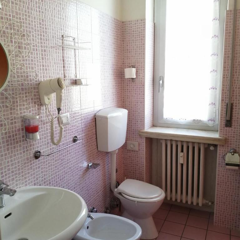 Hotel Serenella - Camera Matrimoniale/Doppia con Letti Singoli con Bagno Privato - 8