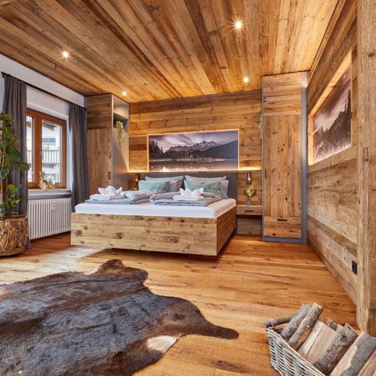 Alpis Ferienwohnung - Chalet mit 3 Schlafzimmern und Bergblick - 1