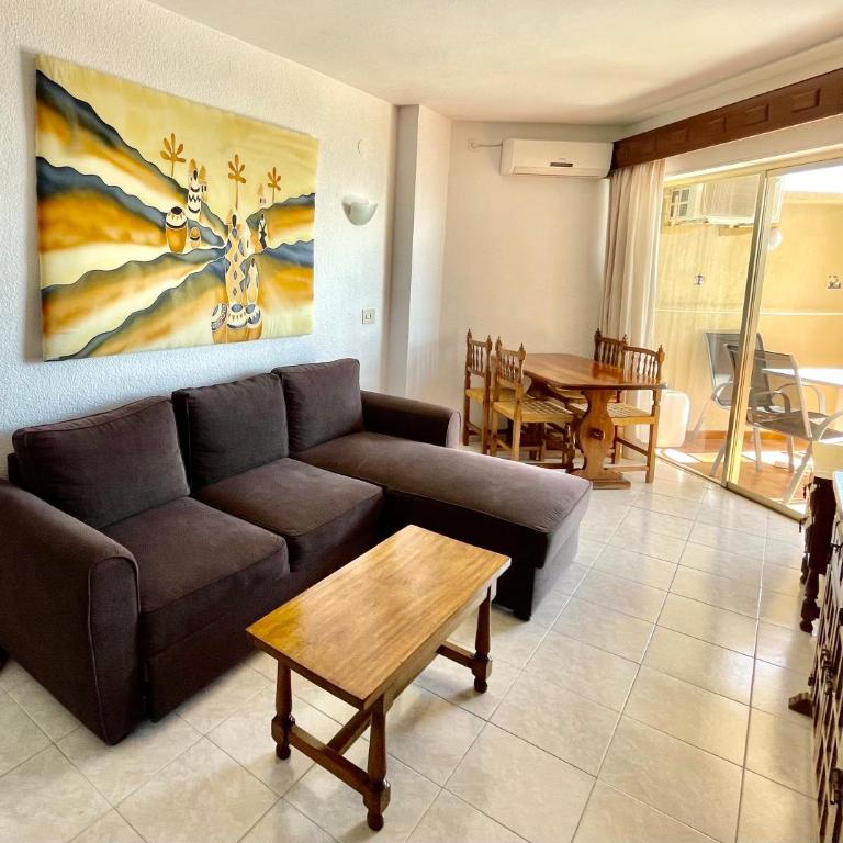 Apartamentos Playa Almuñécar Parking Incluido - Habitación Cuádruple con vistas a la montaña - 1