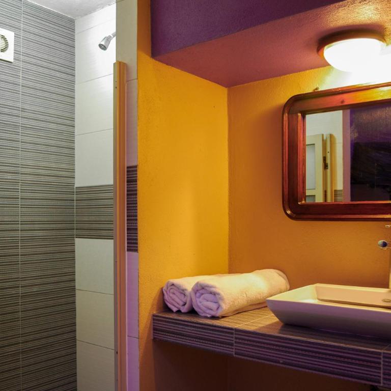 OYO Hotel Oasis - Standard - 11